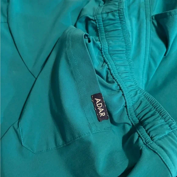 Women’s scrub set - Picture 5 of 5